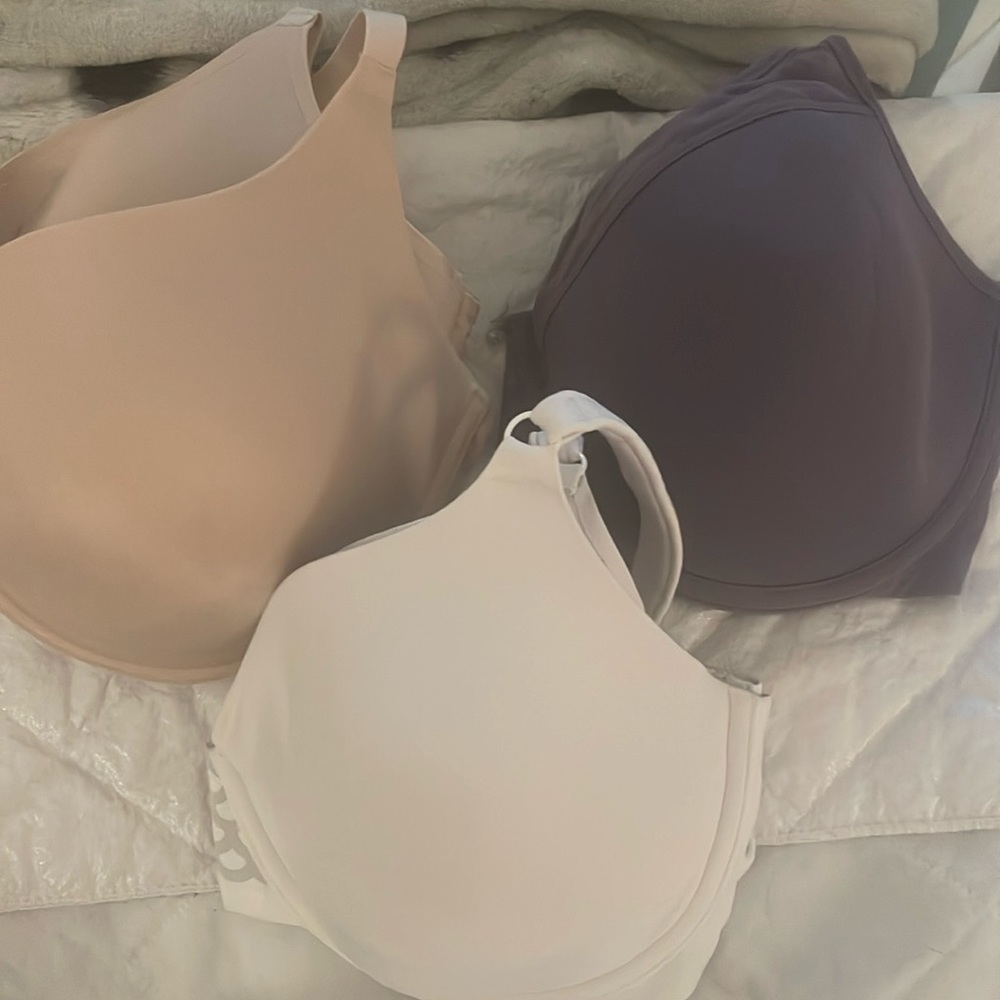 Lot of 3 bras 38D all name brand